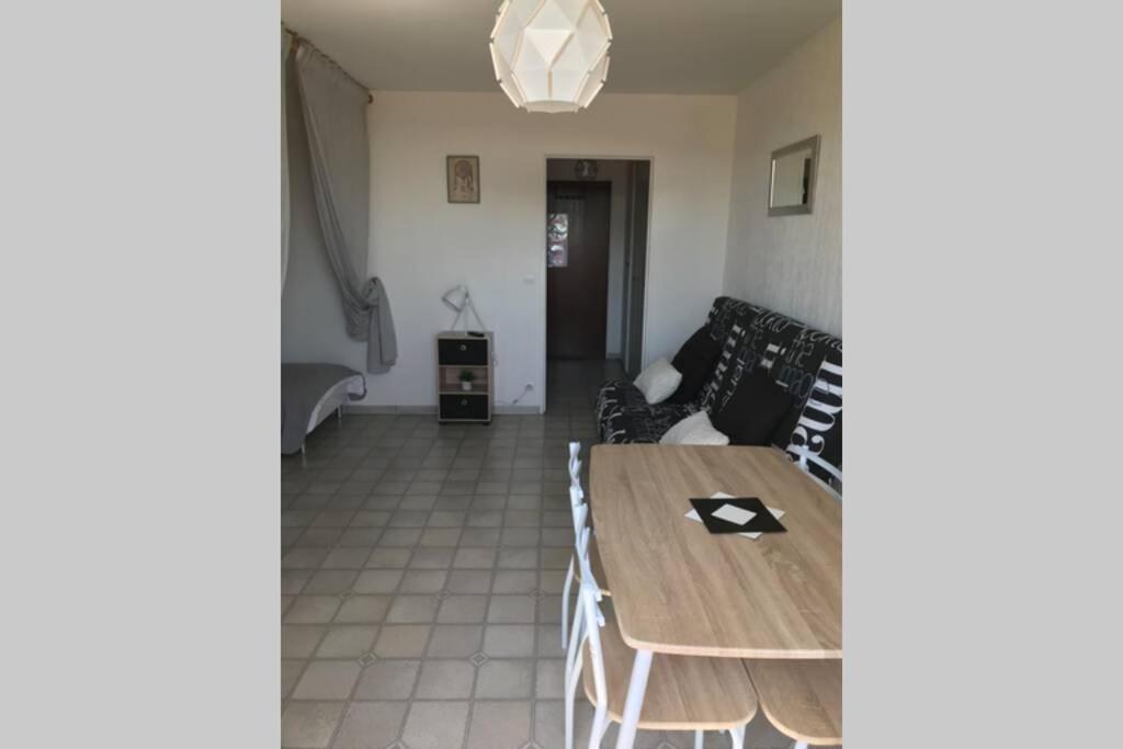 Studio Meuble Classe 2 Etoiles - 30M² 格雷乌莱班 外观 照片