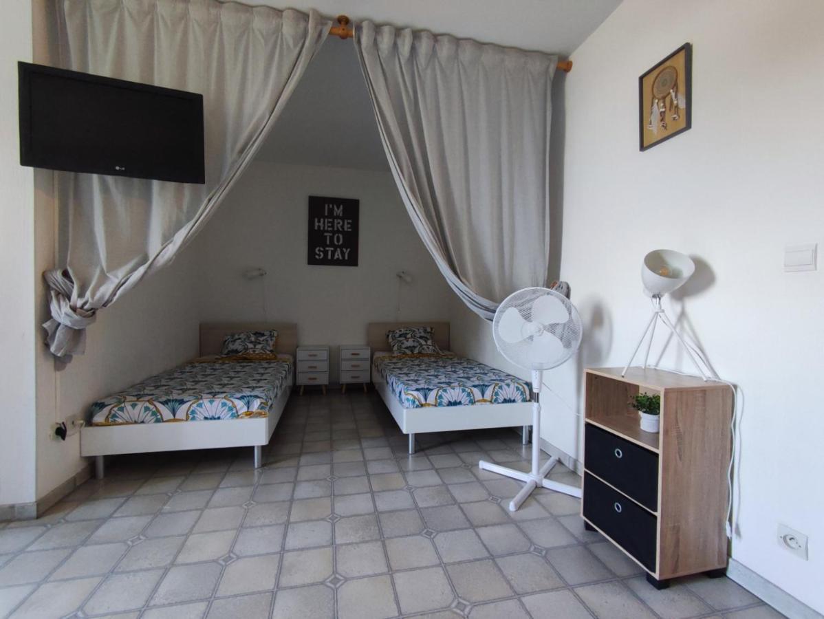 Studio Meuble Classe 2 Etoiles - 30M² 格雷乌莱班 外观 照片